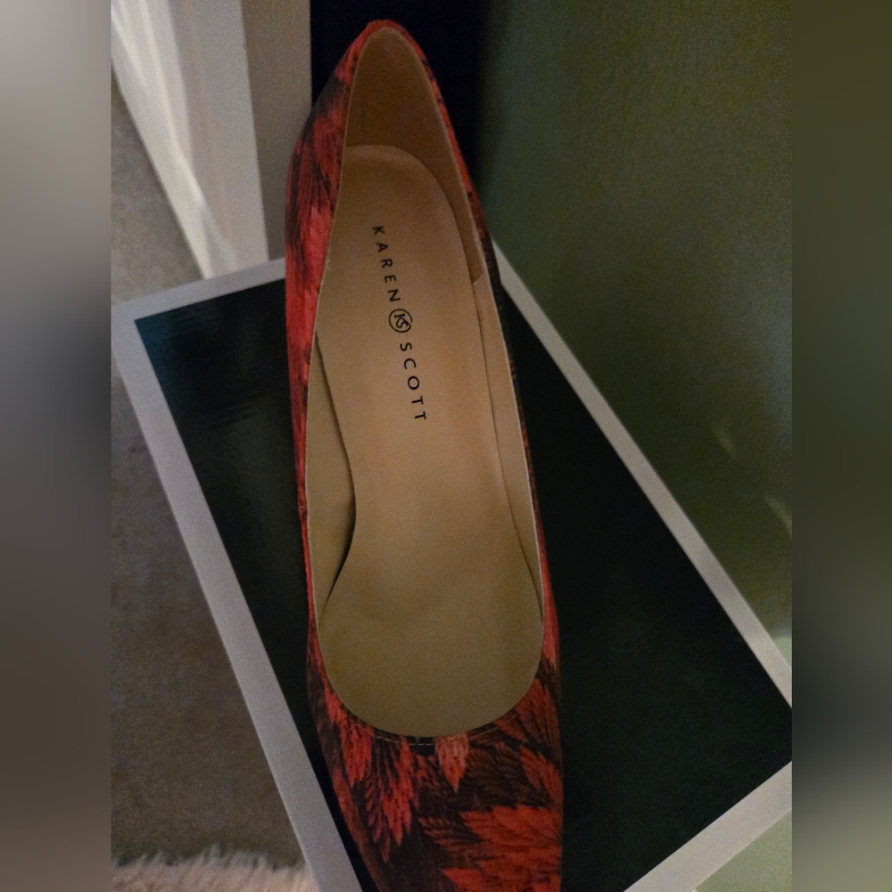 Karen Scott Vibrant Red Patterned Heels - Picture 2 of 3